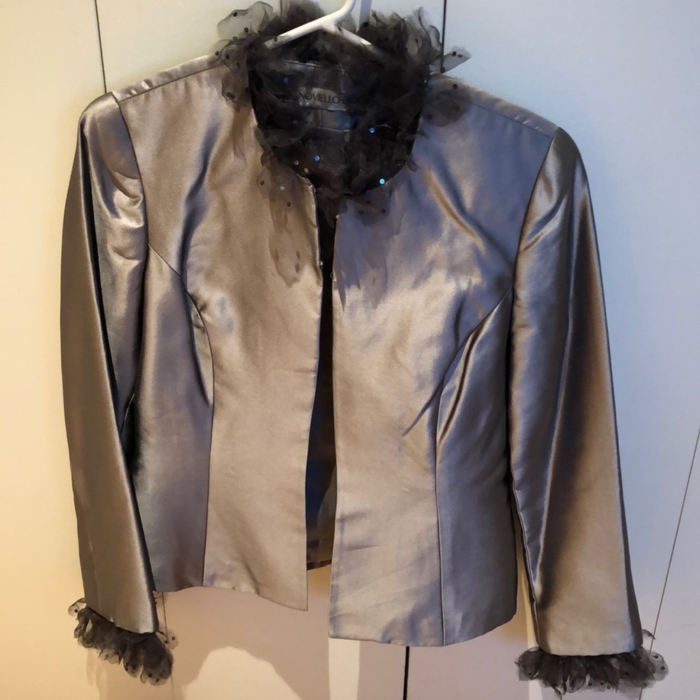 Noviello-Bloom grey silk skirt suit